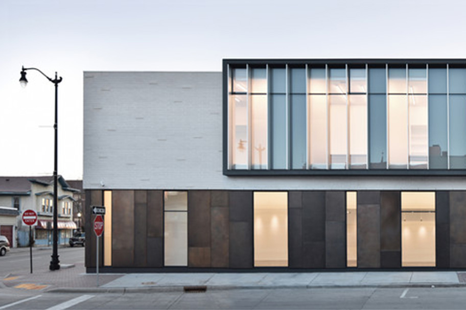 Taiwan in green, blue and yellow. Gallery & Studio (arts journal)